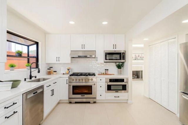 5736 Soledad Mountain Road, La Jolla, CA 92037