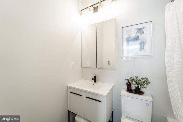 1215 HOLBROOK TER NE #1, Washington, DC 20002