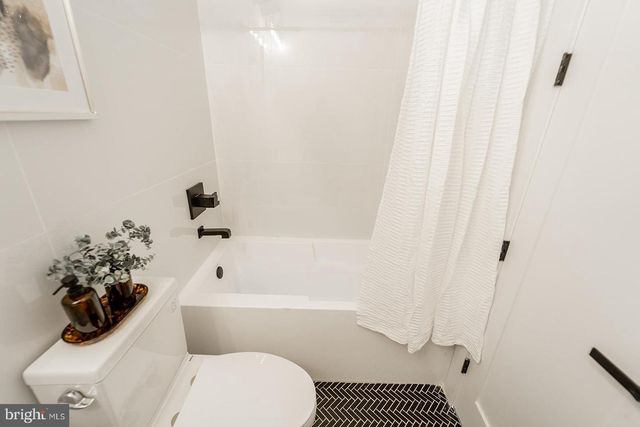 1215 HOLBROOK TER NE #1, Washington, DC 20002