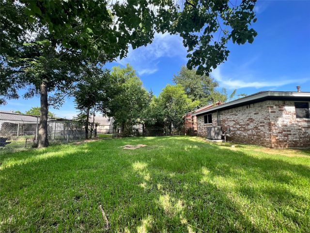 17023 Sunshine Street, Houston, TX 77049