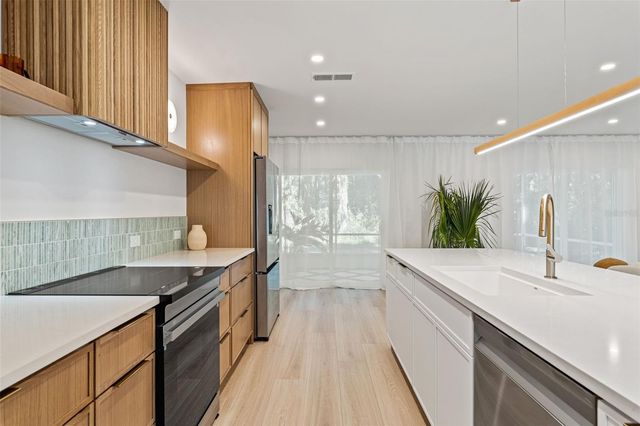 4205 NORTHWIND LANE, Tampa, FL 33624