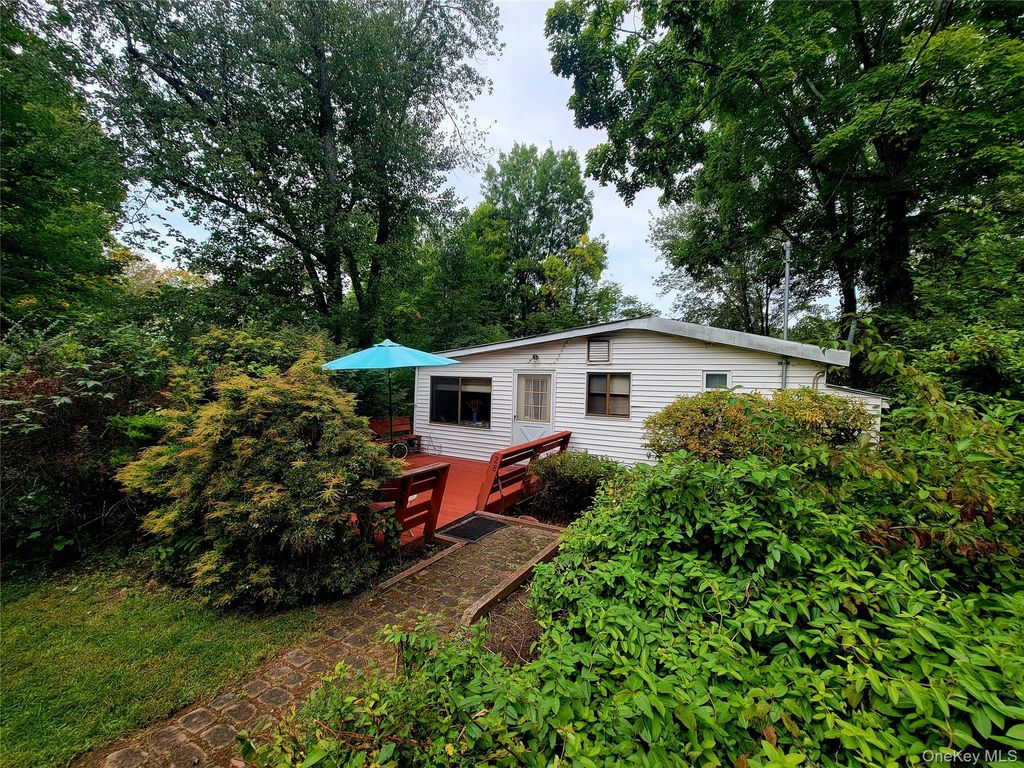 3300 Baker Street 28, Mohegan Lake, NY 10547 — photo 2