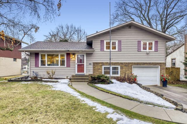 426 Emerson Avenue W, West Saint Paul, MN 55118