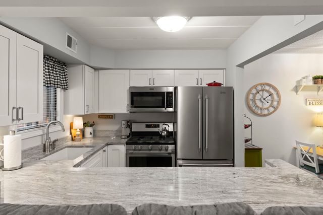 404 Melrose Avenue 103, Glen Ellyn, IL 60137