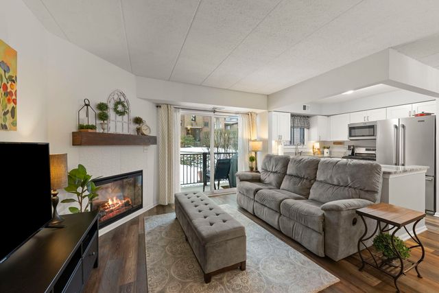 404 Melrose Avenue 103, Glen Ellyn, IL 60137