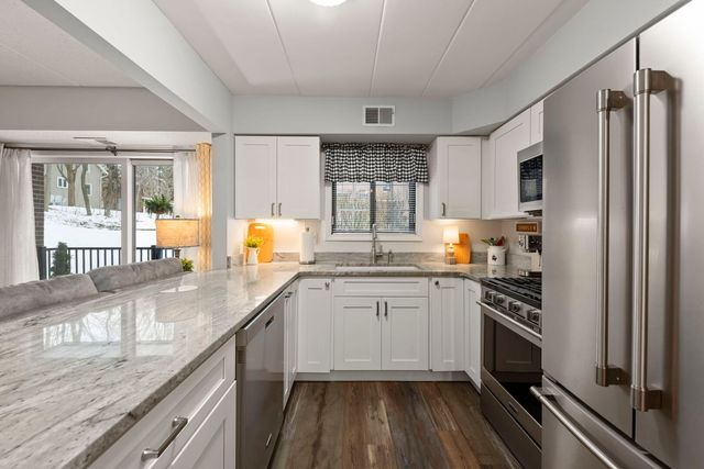 404 Melrose Avenue 103, Glen Ellyn, IL 60137