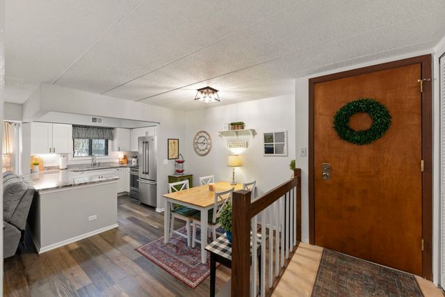 404 Melrose Avenue 103, Glen Ellyn, IL 60137