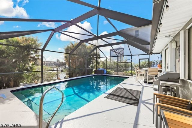 785 Willow CT, Marco Island, FL 34145