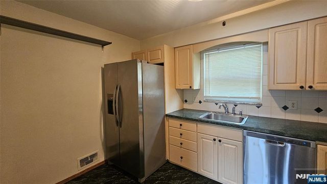 380 Coolidge Avenue, Fort Lee, NJ 07024