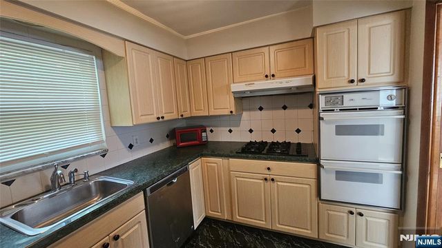 380 Coolidge Avenue, Fort Lee, NJ 07024