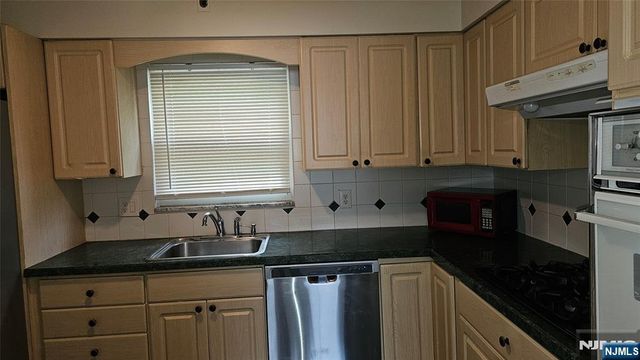 380 Coolidge Avenue, Fort Lee, NJ 07024