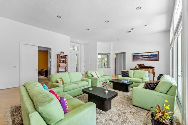 4 Sutton Drive, Boynton Beach, FL 33436