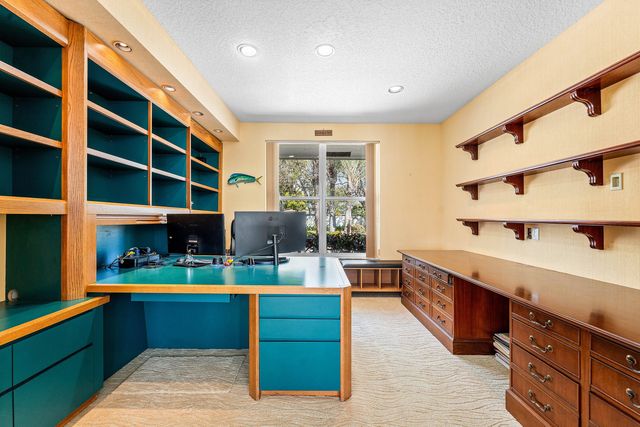 4 Sutton Drive, Boynton Beach, FL 33436