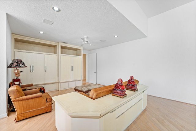 4 Sutton Drive, Boynton Beach, FL 33436