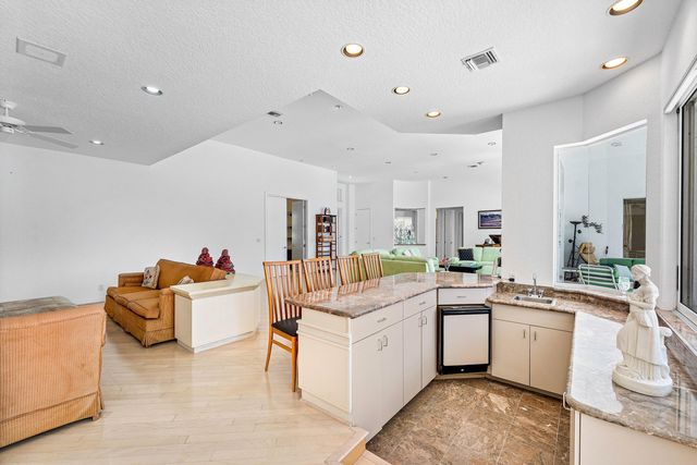 4 Sutton Drive, Boynton Beach, FL 33436