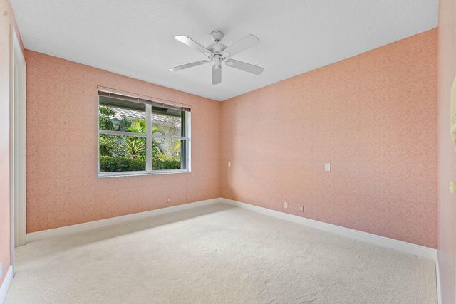 4 Sutton Drive, Boynton Beach, FL 33436