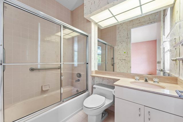 4 Sutton Drive, Boynton Beach, FL 33436