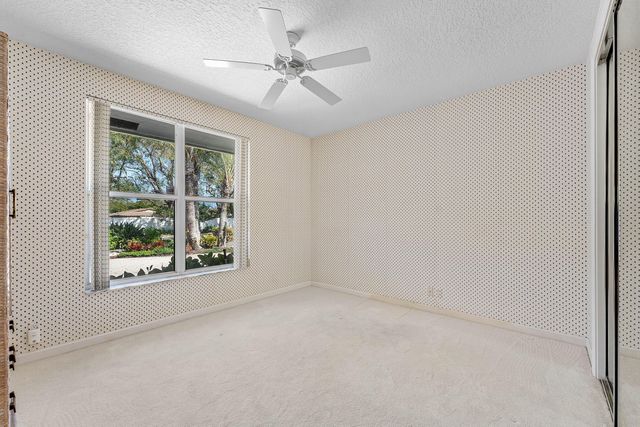 4 Sutton Drive, Boynton Beach, FL 33436