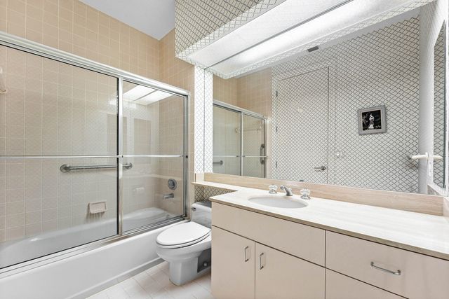 4 Sutton Drive, Boynton Beach, FL 33436