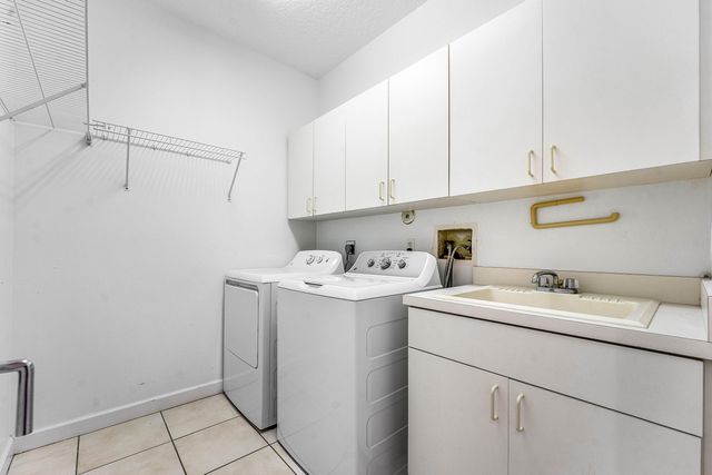 4 Sutton Drive, Boynton Beach, FL 33436