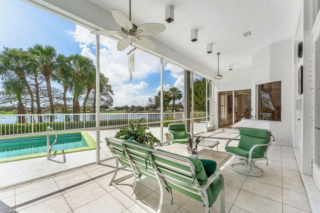 4 Sutton Drive, Boynton Beach, FL 33436