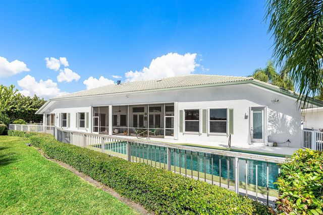 4 Sutton Drive, Boynton Beach, FL 33436