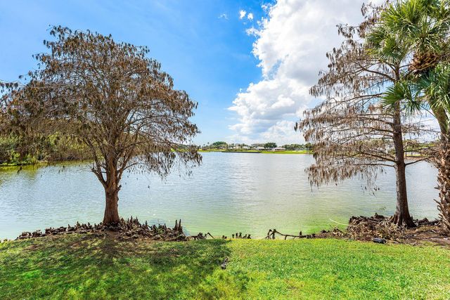 4 Sutton Drive, Boynton Beach, FL 33436