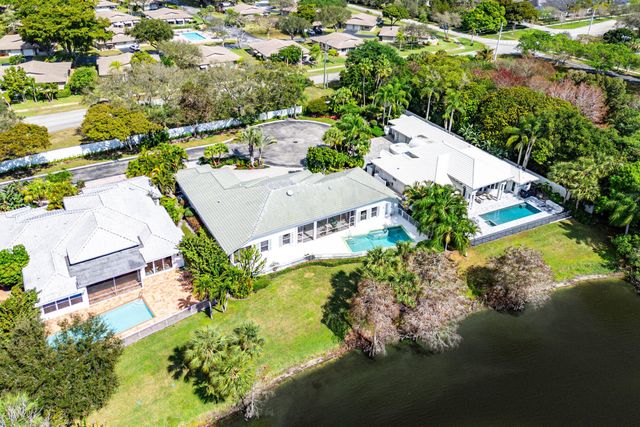 4 Sutton Drive, Boynton Beach, FL 33436