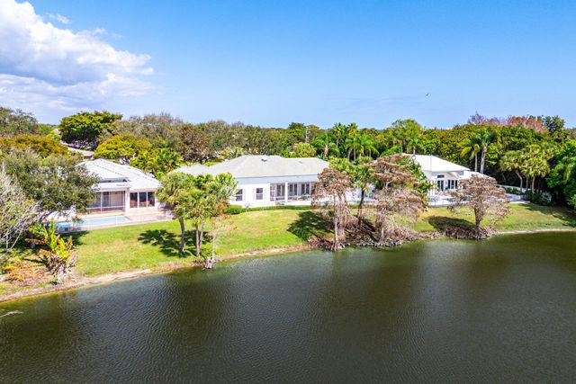 4 Sutton Drive, Boynton Beach, FL 33436