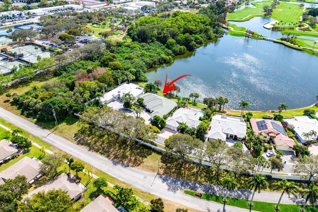 4 Sutton Drive, Boynton Beach, FL 33436