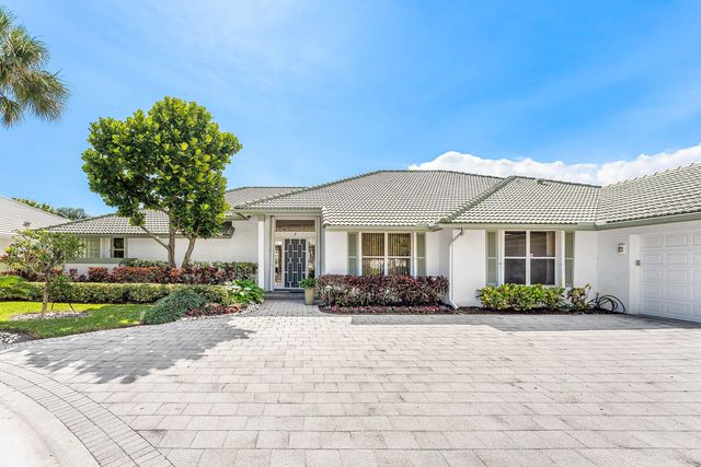 4 Sutton Drive, Boynton Beach, FL 33436