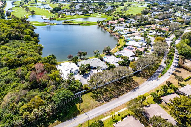 4 Sutton Drive, Boynton Beach, FL 33436