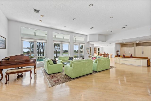 4 Sutton Drive, Boynton Beach, FL 33436