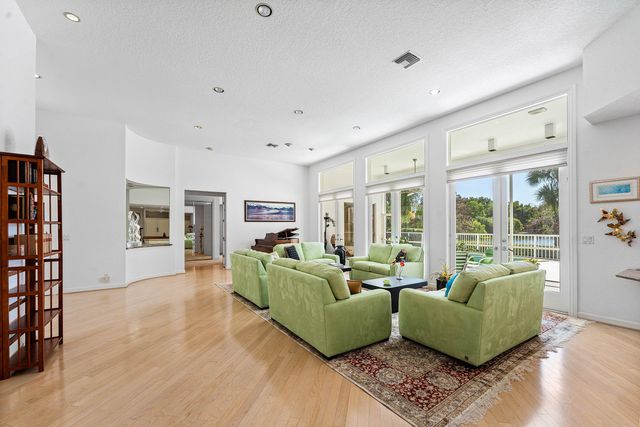 4 Sutton Drive, Boynton Beach, FL 33436