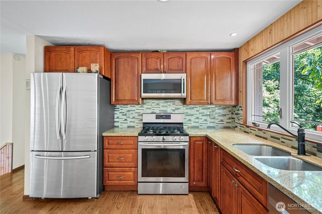 10122 50th Place W, Mukilteo, WA 98275