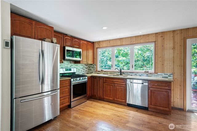 10122 50th Place W, Mukilteo, WA 98275