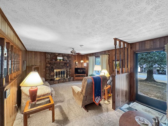 206 E Cawlfield Street, Ash Grove, MO 65604