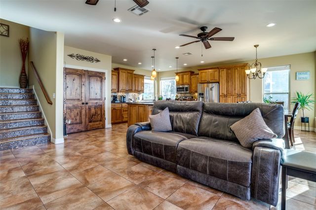 10040 Brinwood Drive, Wills Point, TX 75169