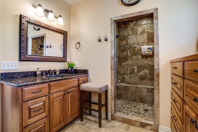 10040 Brinwood Drive, Wills Point, TX 75169