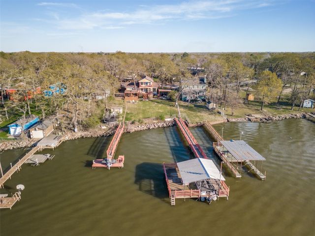 10040 Brinwood Drive, Wills Point, TX 75169
