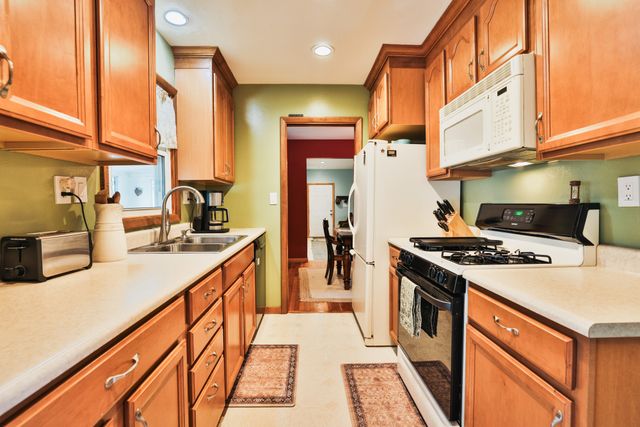 2775 HRINDA Drive, Erie, PA 16506