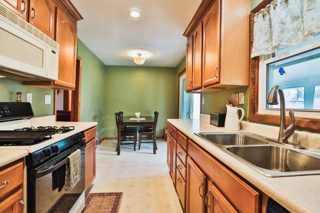 2775 HRINDA Drive, Erie, PA 16506