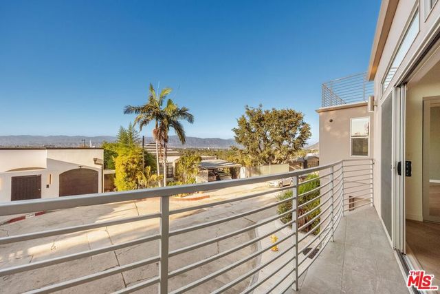 11698 Picturesque Drive, Studio City, CA 91604