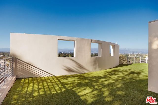 11698 Picturesque Drive, Studio City, CA 91604