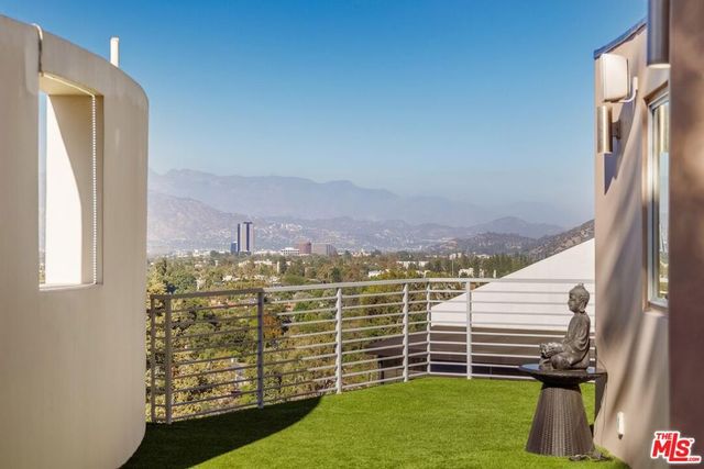 11698 Picturesque Drive, Studio City, CA 91604