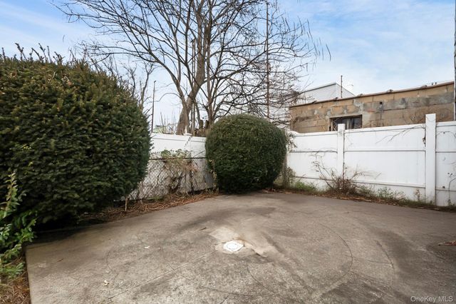 8911 Avenue M, Brooklyn, NY 11236