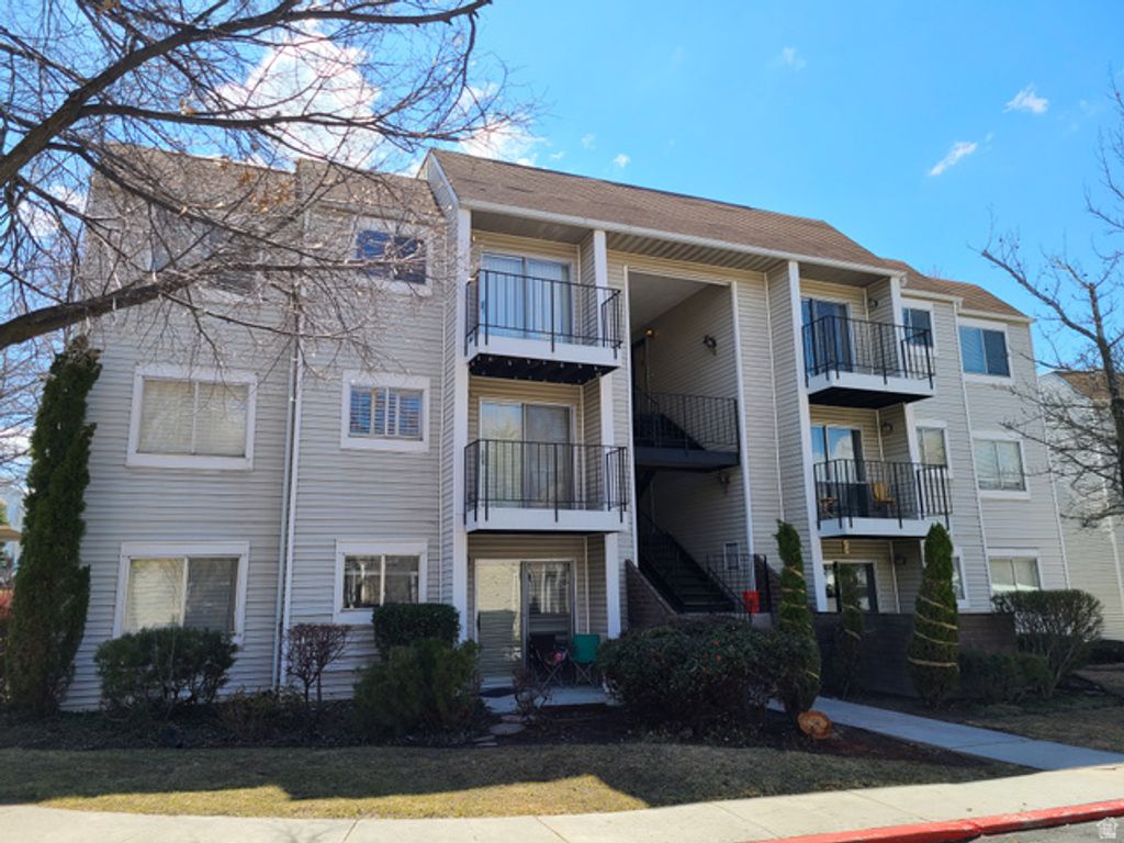 Image 1 of property listing at 1030 E QUAIL VISTA CT #K, Millcreek, UT 84117