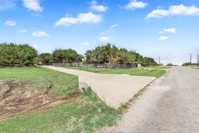 301 Sharla Smelley Road, Weatherford, TX 76088