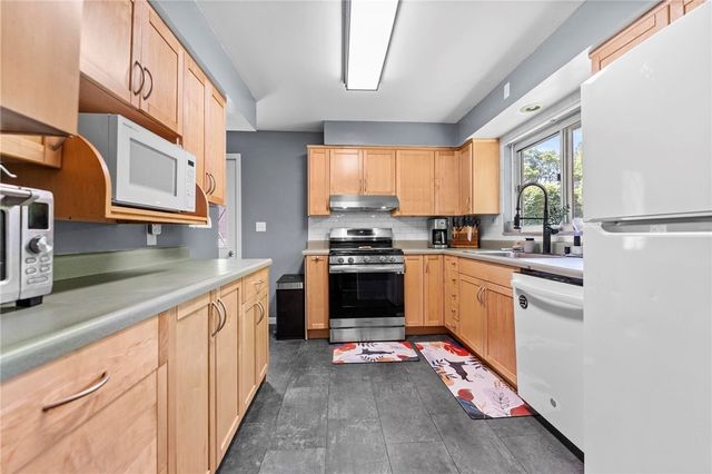 424 Bower Hill Rd., Mt Lebanon, PA 15228