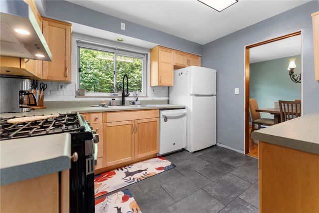 424 Bower Hill Rd., Mt Lebanon, PA 15228